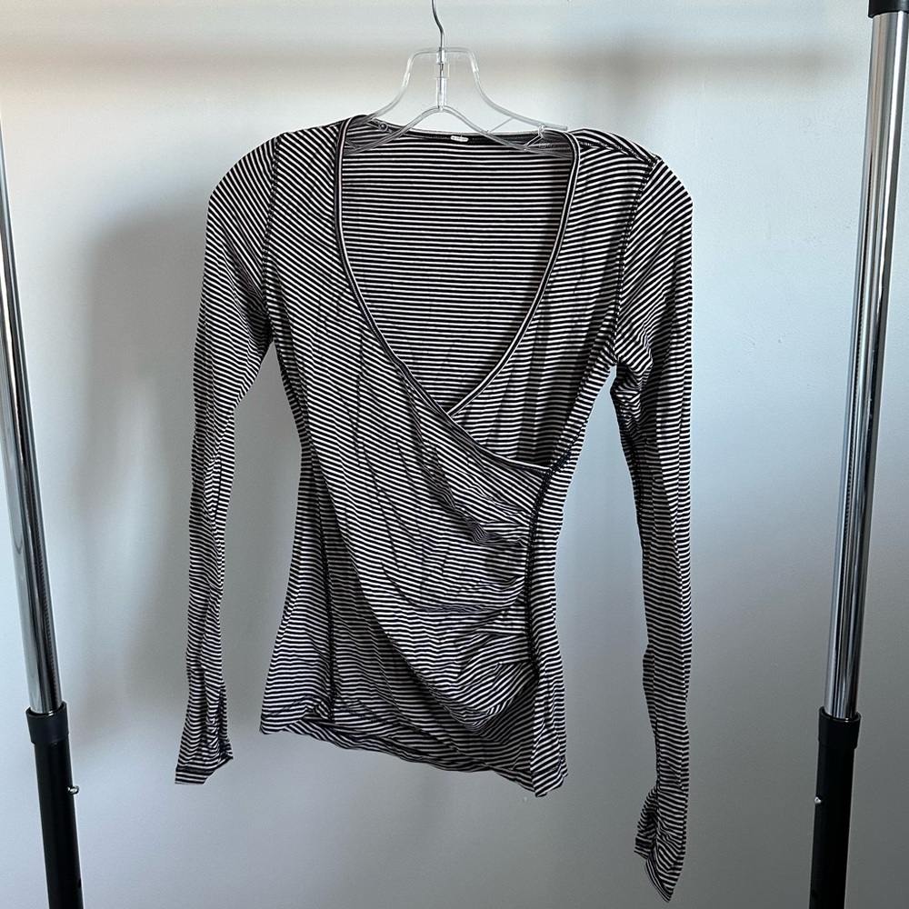 Lululemon Striped Soft Fabric Size 4 Long Sleeve